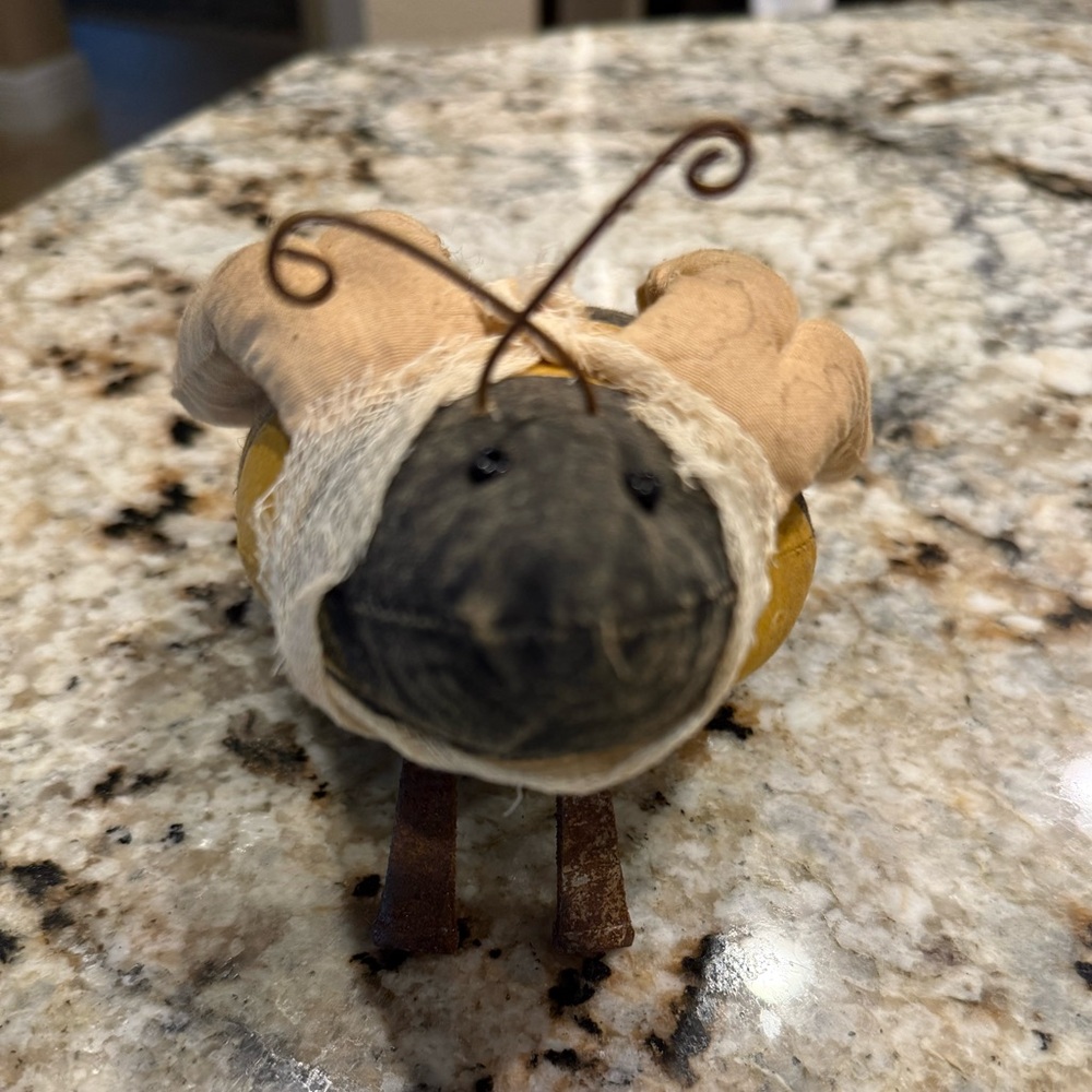 Primitive Handcrafted Bee - Picture 2 of 4